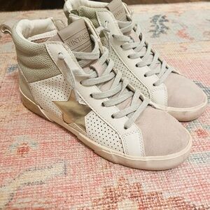 Vintage Star-Accent Sneakers in White and Gold